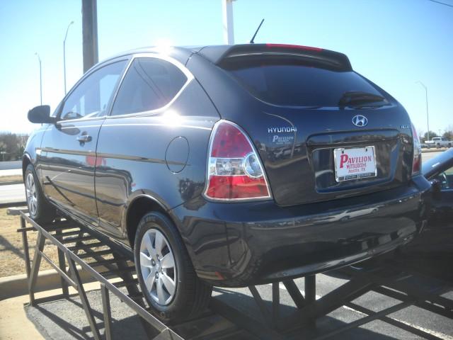 Hyundai Accent 2010 photo 3