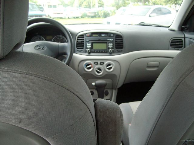 Hyundai Accent 2010 photo 7