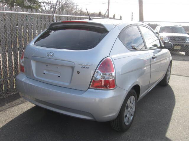 Hyundai Accent 2010 photo 2