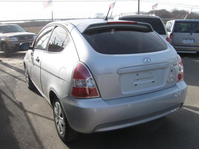 Hyundai Accent 2010 photo 3