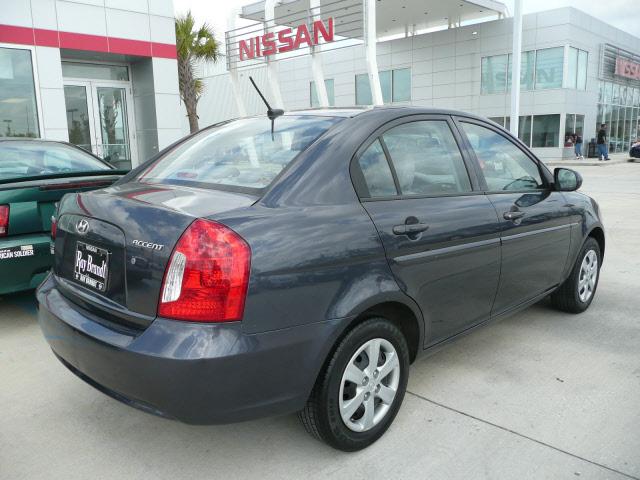 Hyundai Accent 2010 photo 1