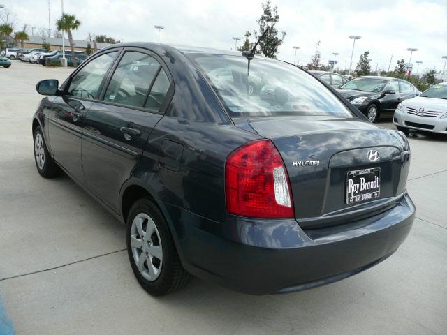 Hyundai Accent 2010 photo 2