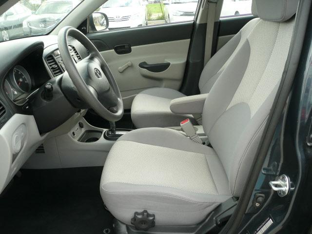 Hyundai Accent 2010 photo 4