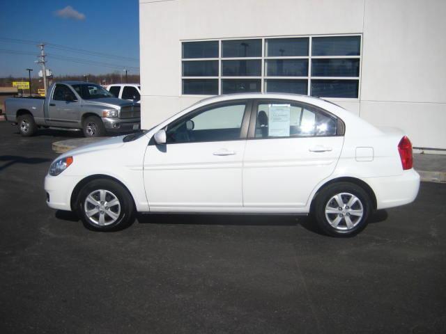 Hyundai Accent 2010 photo 2