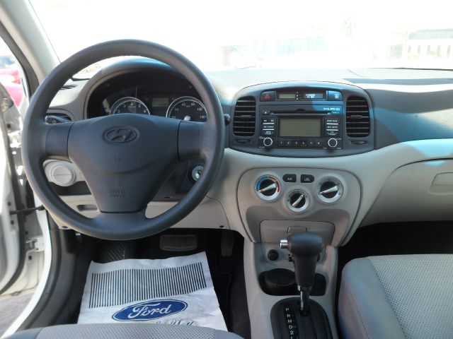 Hyundai Accent 2010 photo 2