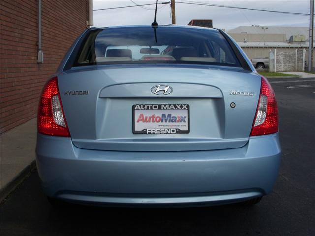 Hyundai Accent 2010 photo 3