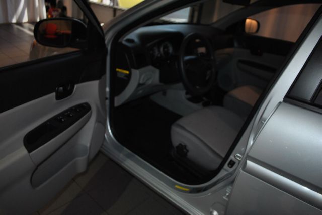 Hyundai Accent 2010 photo 8