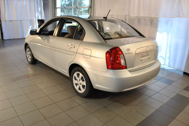 Hyundai Accent 2010 photo 9