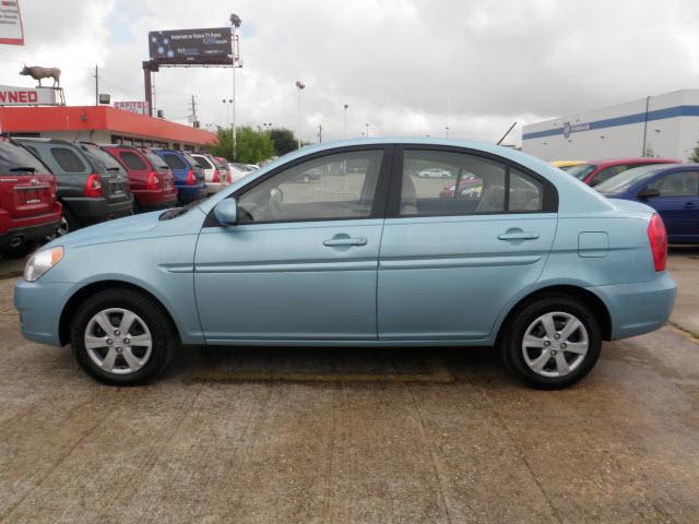 Hyundai Accent 2010 photo 1