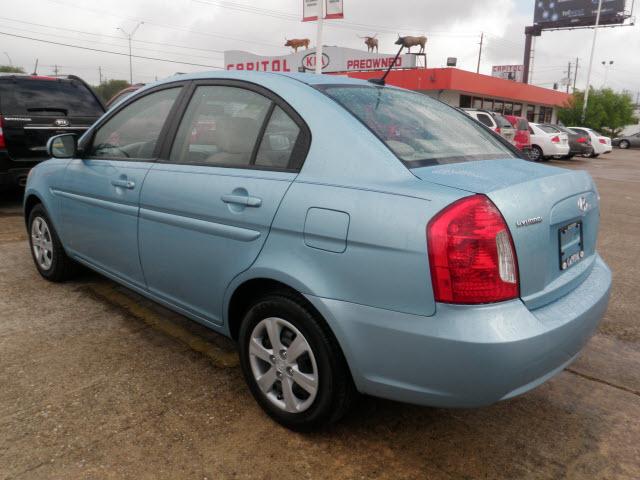 Hyundai Accent 2010 photo 2