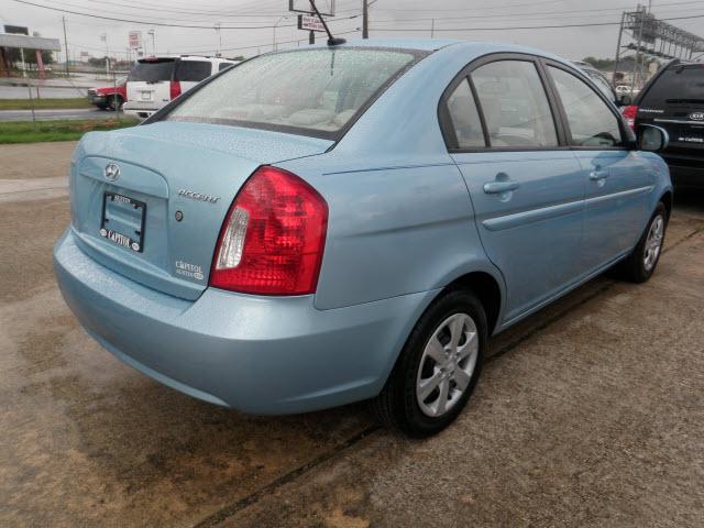 Hyundai Accent 2010 photo 3