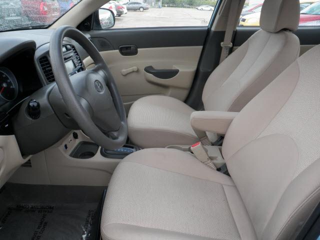 Hyundai Accent 2010 photo 4