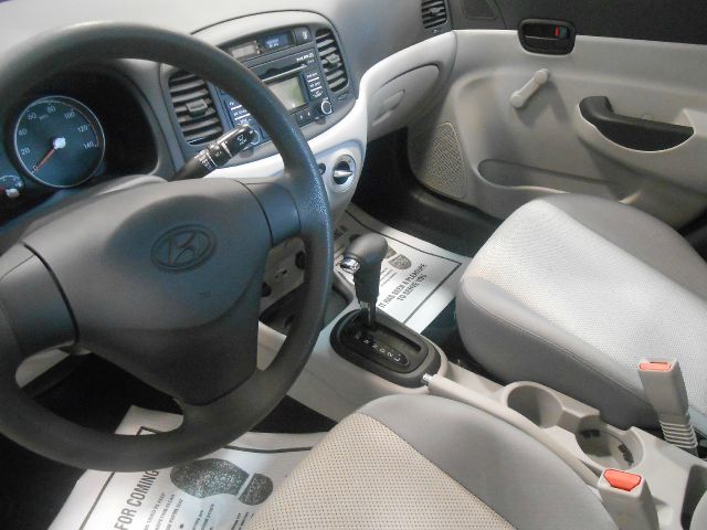 Hyundai Accent 2010 photo 1