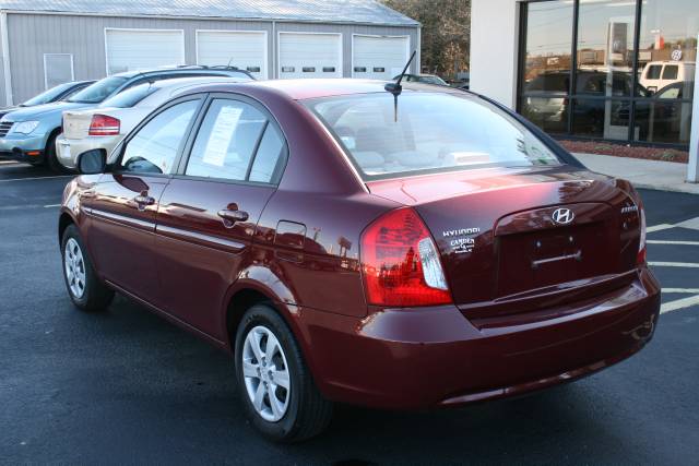 Hyundai Accent 2010 photo 1