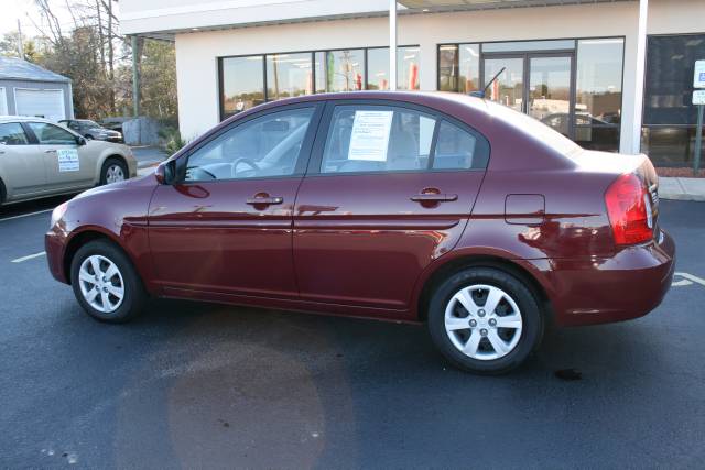 Hyundai Accent 2010 photo 2