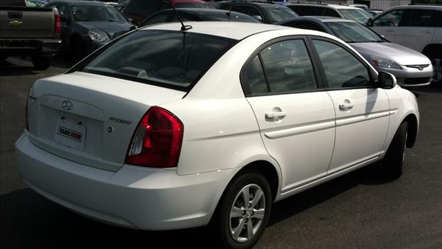 Hyundai Accent 2010 photo 7