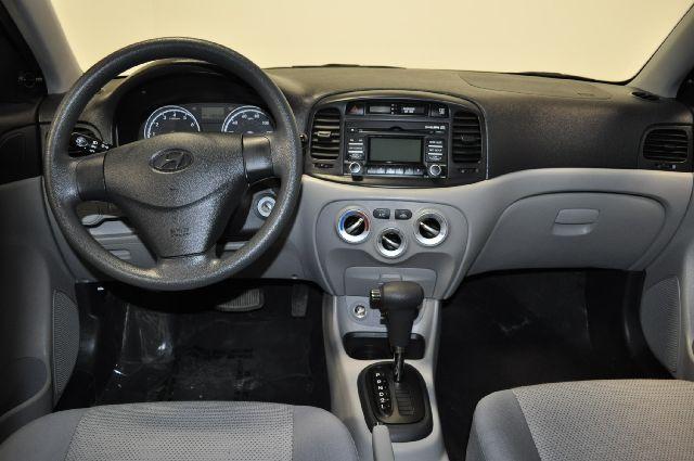 Hyundai Accent 2010 photo 2