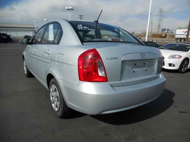 Hyundai Accent 2010 photo 1