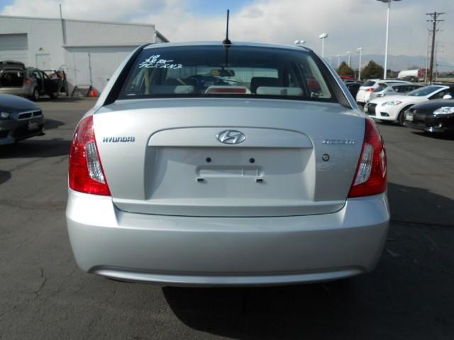 Hyundai Accent 2010 photo 2