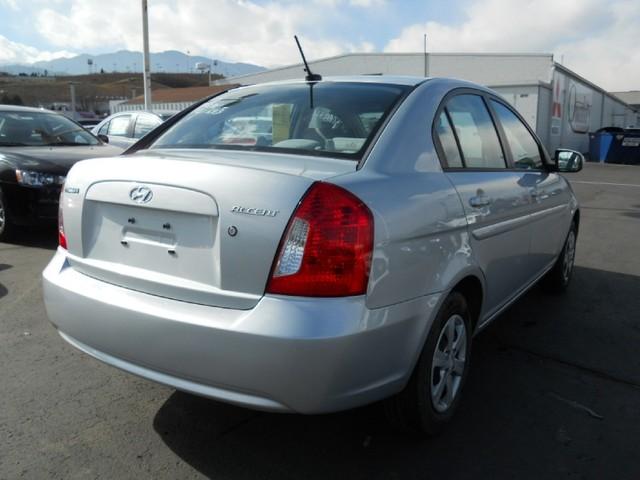 Hyundai Accent 2010 photo 3