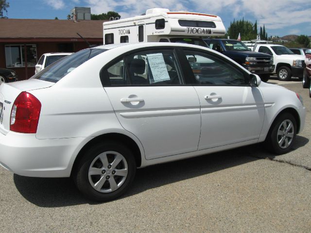 Hyundai Accent 2010 photo 2