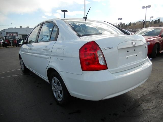 Hyundai Accent 2010 photo 1