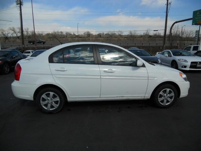 Hyundai Accent 2010 photo 3