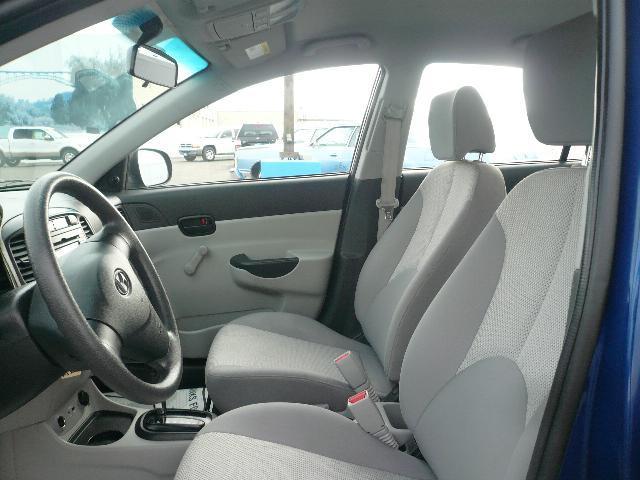 Hyundai Accent 2010 photo 4