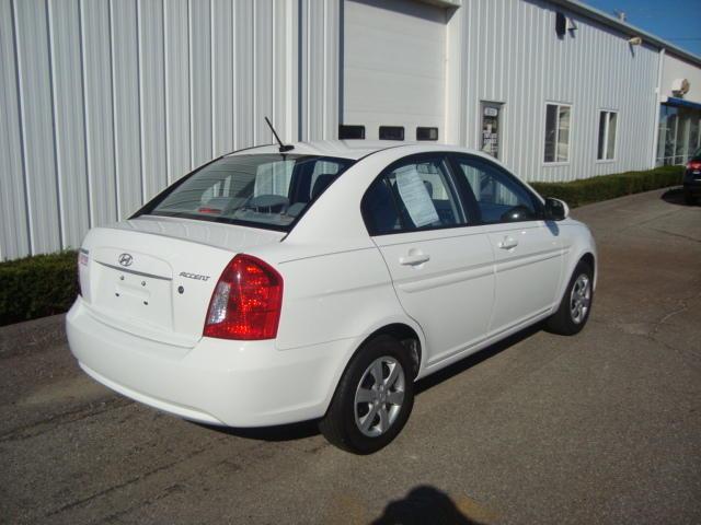 Hyundai Accent 2010 photo 1