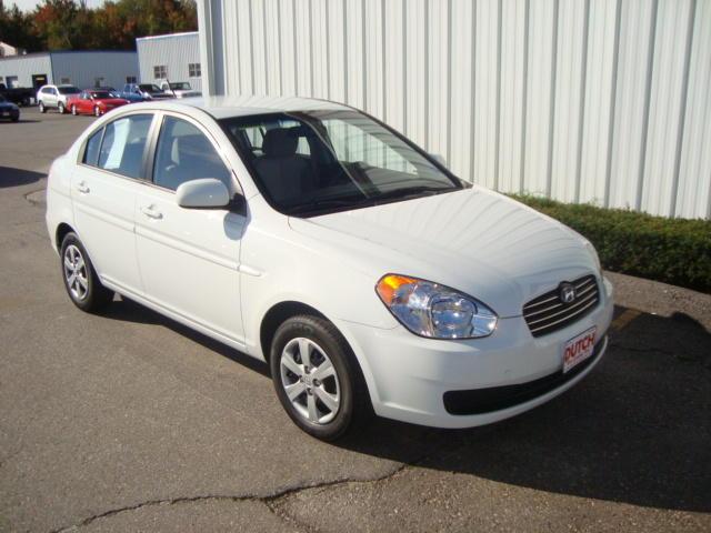 Hyundai Accent 2010 photo 2