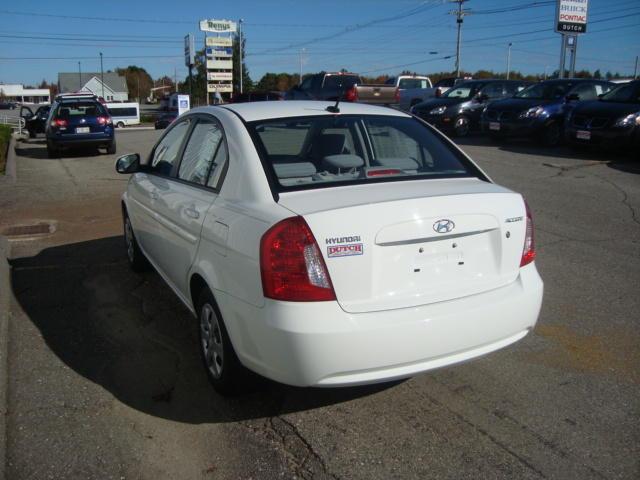 Hyundai Accent 2010 photo 3