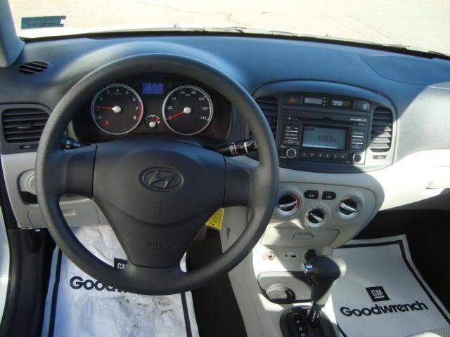 Hyundai Accent 2010 photo 4