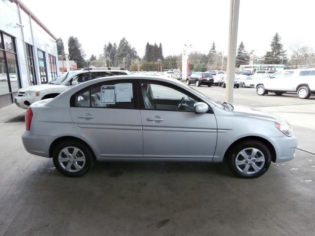 Hyundai Accent 2011 photo 2