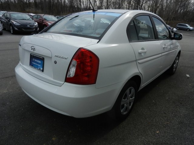 Hyundai Accent 2011 photo 4