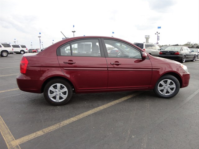 Hyundai Accent 2011 photo 1