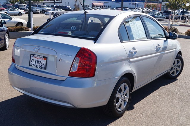 Hyundai Accent 2011 photo 2