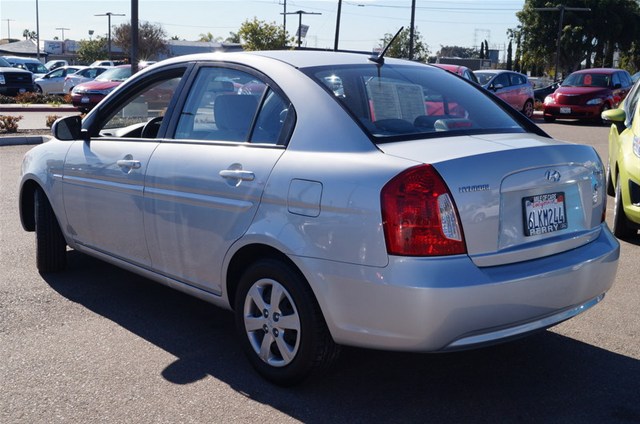 Hyundai Accent 2011 photo 5