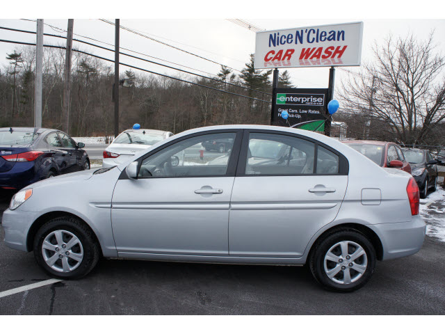 Hyundai Accent 2011 photo 1