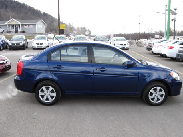 Hyundai Accent 2011 photo 1