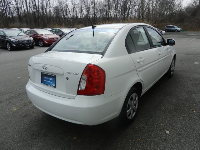 Hyundai Accent 2011 photo 2