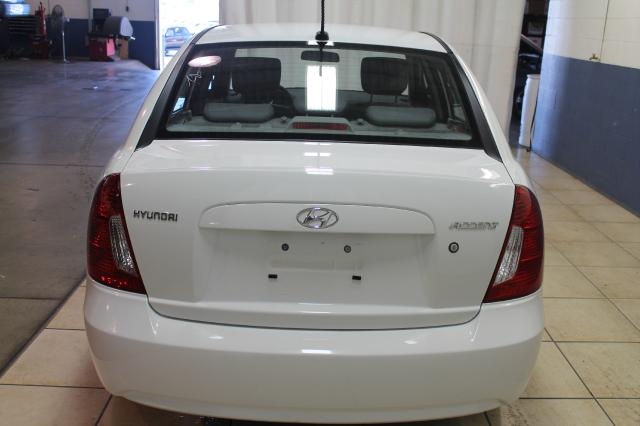 Hyundai Accent 2011 photo 3