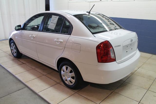 Hyundai Accent 2011 photo 4