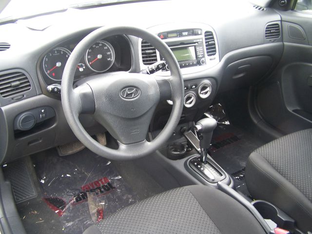 Hyundai Accent 2011 photo 1