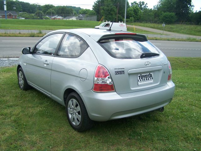 Hyundai Accent 2011 photo 10