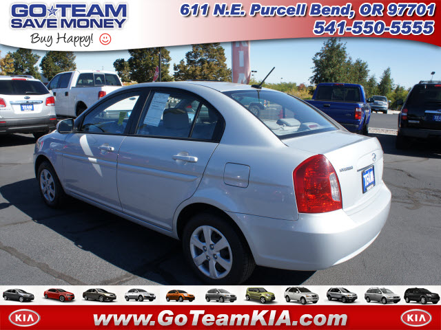 Hyundai Accent 2011 photo 1