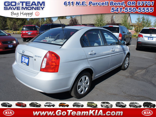 Hyundai Accent 2011 photo 2