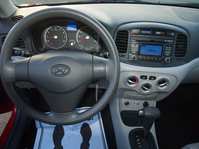 Hyundai Accent 2011 photo 2