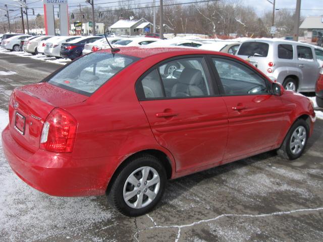 Hyundai Accent 2011 photo 3