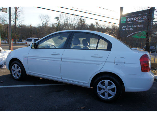 Hyundai Accent 2011 photo 4