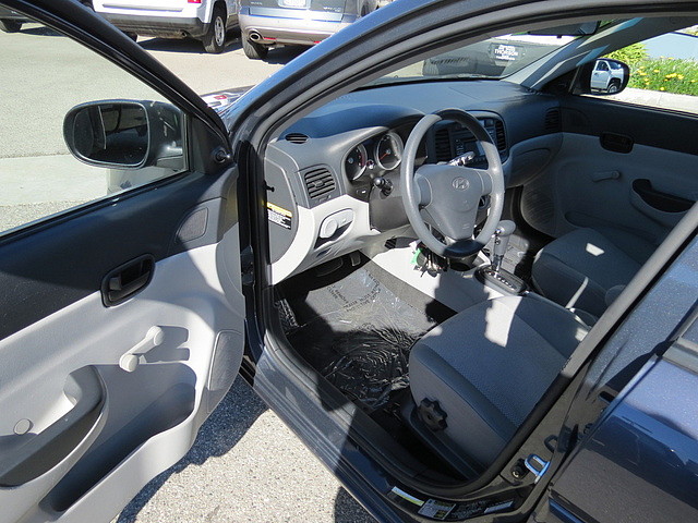 Hyundai Accent 2011 photo 1